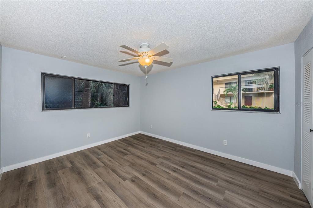 For Sale: $200,000 (2 beds, 2 baths, 825 Square Feet)