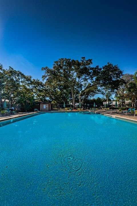 For Sale: $200,000 (2 beds, 2 baths, 825 Square Feet)