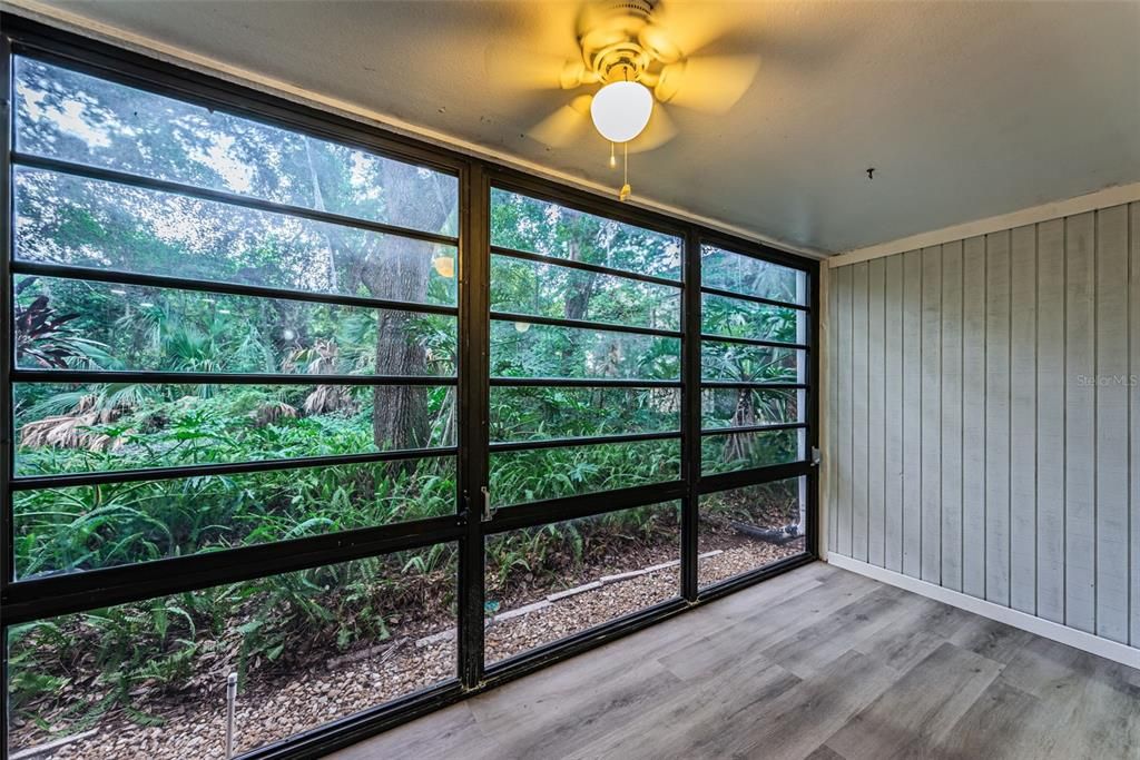 For Sale: $200,000 (2 beds, 2 baths, 825 Square Feet)
