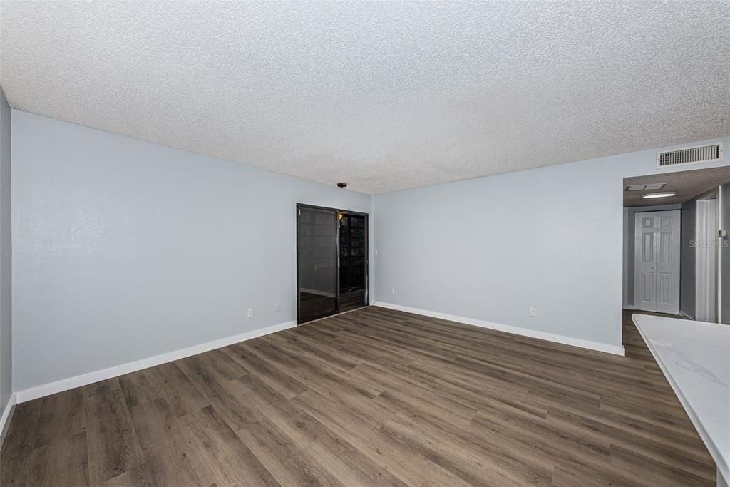 For Sale: $200,000 (2 beds, 2 baths, 825 Square Feet)