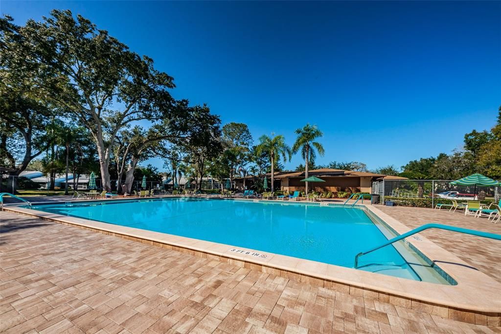 For Sale: $200,000 (2 beds, 2 baths, 825 Square Feet)