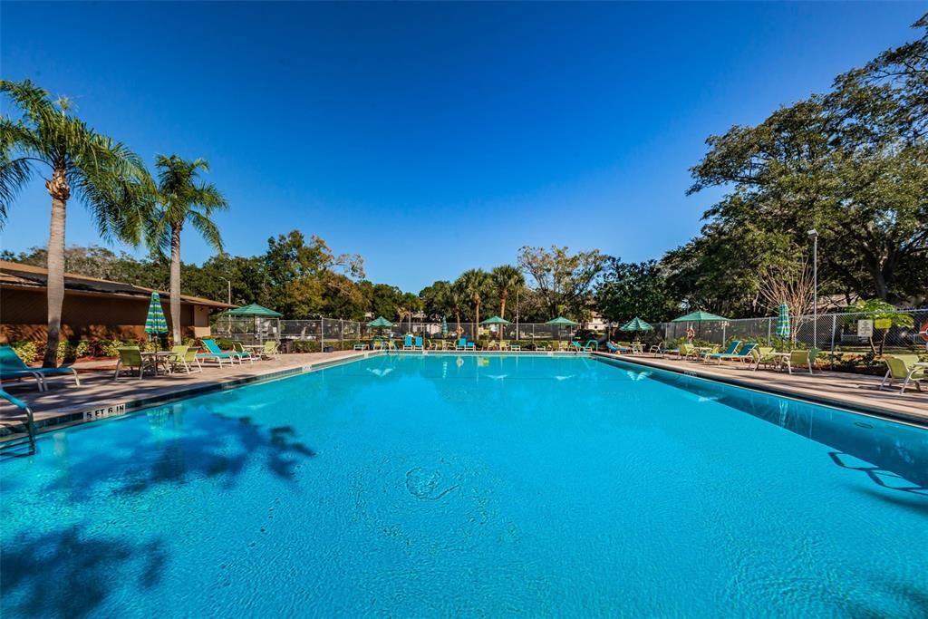For Sale: $200,000 (2 beds, 2 baths, 825 Square Feet)