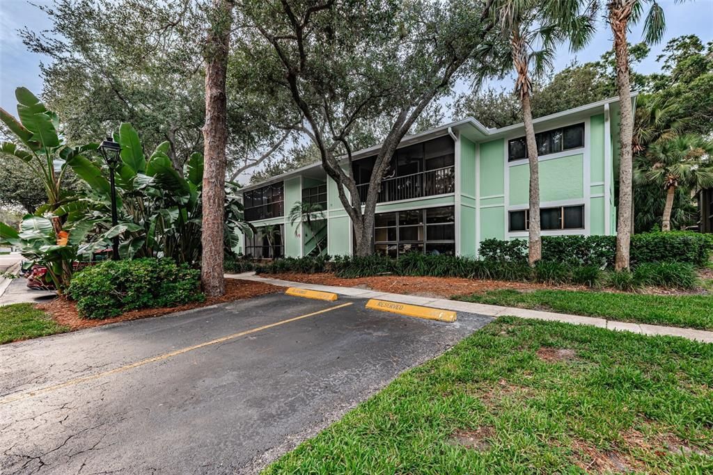 For Sale: $200,000 (2 beds, 2 baths, 825 Square Feet)