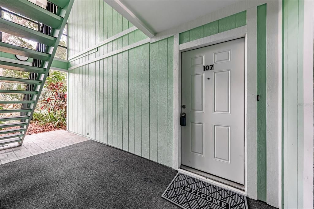 For Sale: $200,000 (2 beds, 2 baths, 825 Square Feet)