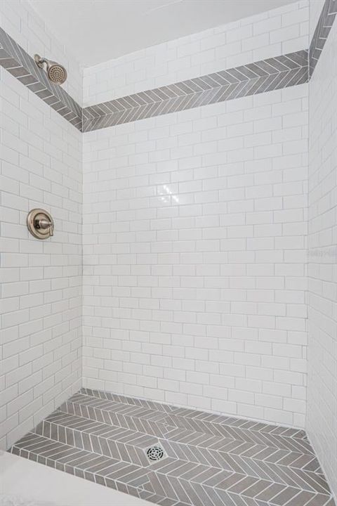 For Sale: $200,000 (2 beds, 2 baths, 825 Square Feet)