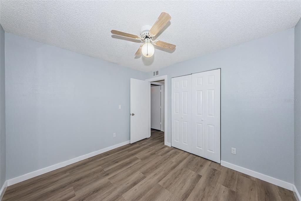For Sale: $200,000 (2 beds, 2 baths, 825 Square Feet)