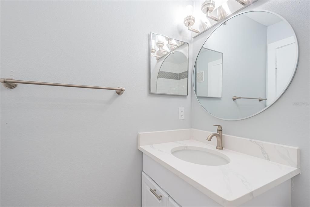 For Sale: $200,000 (2 beds, 2 baths, 825 Square Feet)