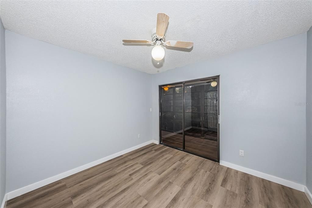 For Sale: $200,000 (2 beds, 2 baths, 825 Square Feet)