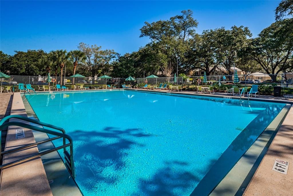 For Sale: $200,000 (2 beds, 2 baths, 825 Square Feet)