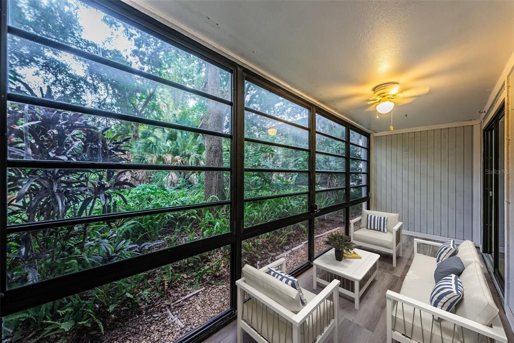 For Sale: $200,000 (2 beds, 2 baths, 825 Square Feet)