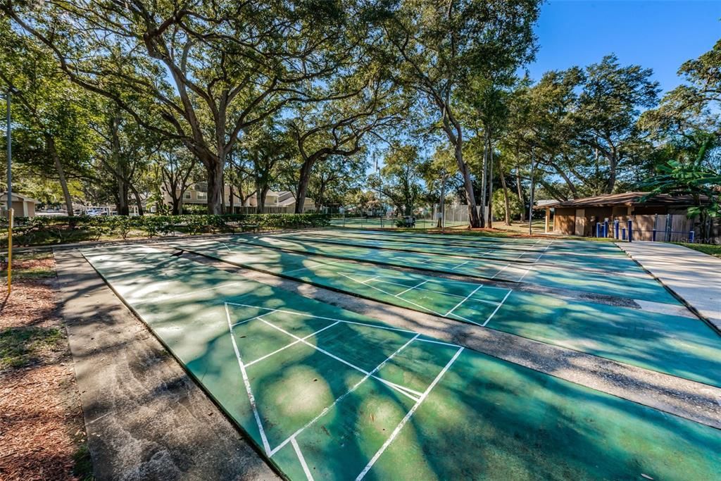 For Sale: $200,000 (2 beds, 2 baths, 825 Square Feet)