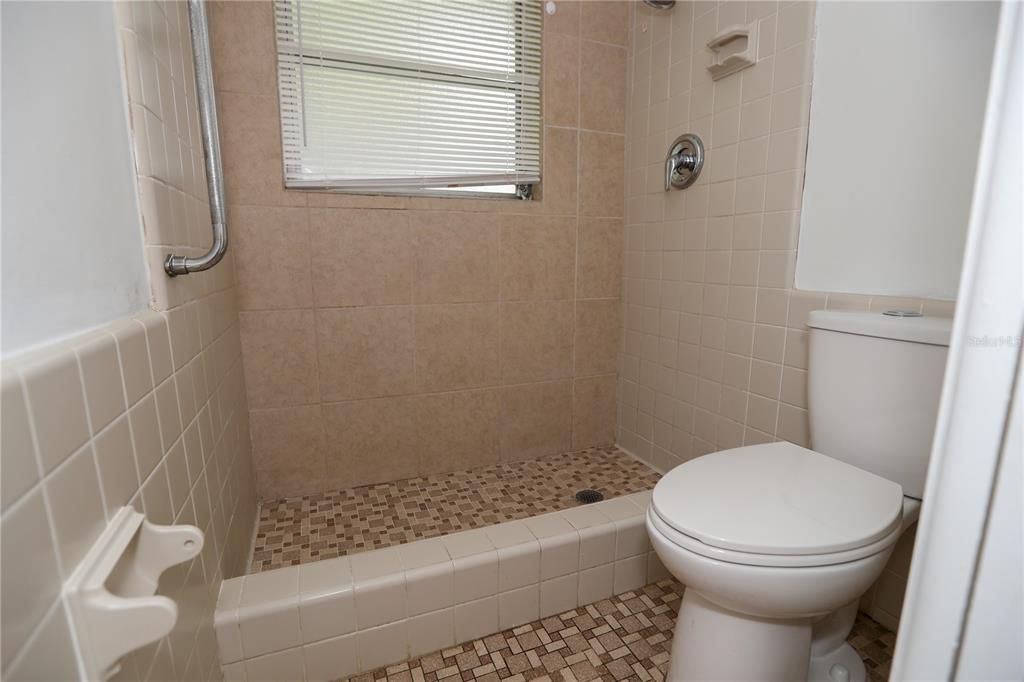 На продажу: $369,900 (3 спален, 2 ванн, 2105 Квадратных фут)