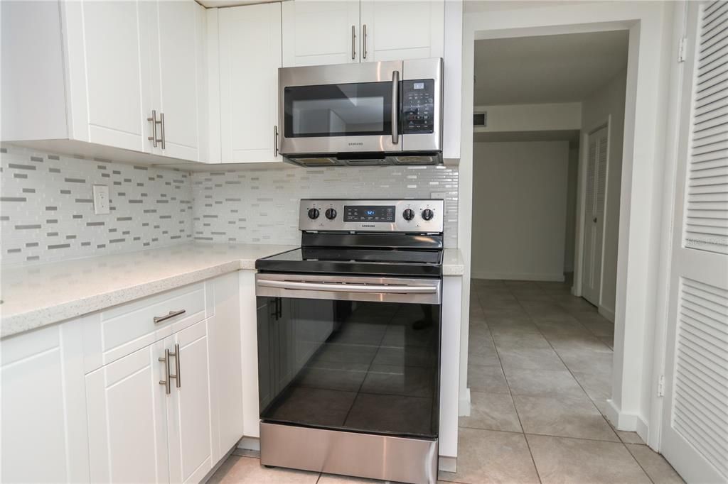 На продажу: $369,900 (3 спален, 2 ванн, 2105 Квадратных фут)