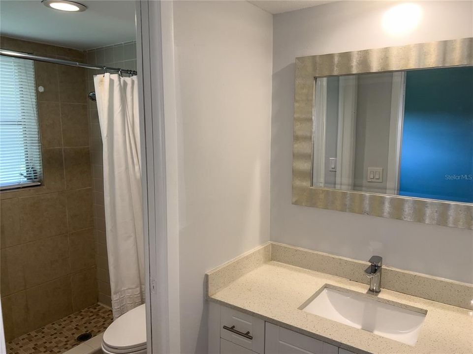 На продажу: $369,900 (3 спален, 2 ванн, 2105 Квадратных фут)