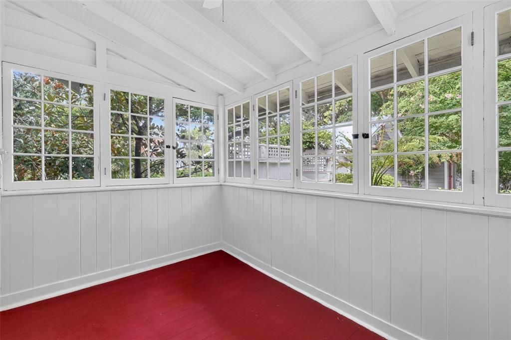 For Sale: $999,500 (4 beds, 3 baths, 2564 Square Feet)