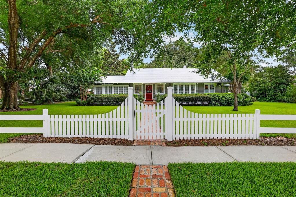 For Sale: $999,500 (4 beds, 3 baths, 2564 Square Feet)