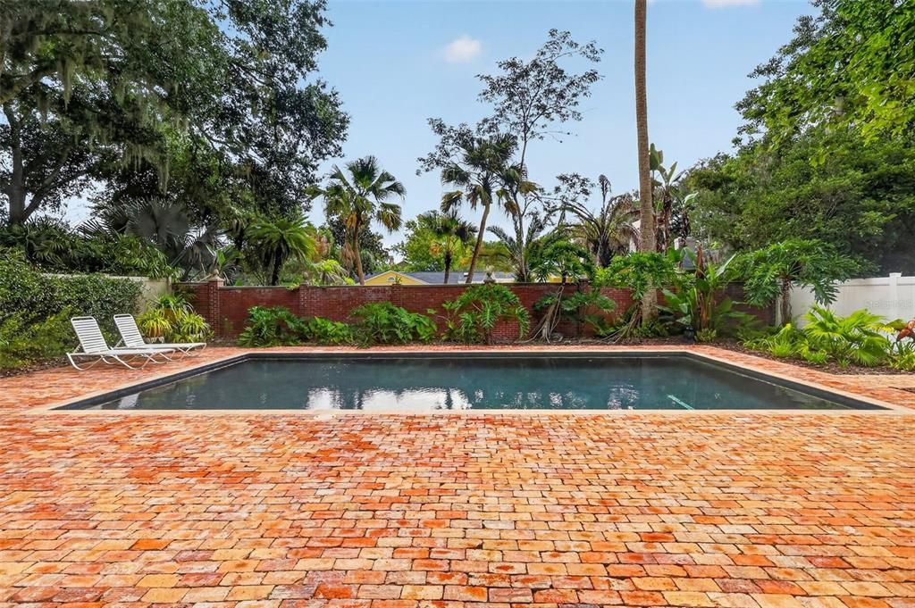 For Sale: $999,500 (4 beds, 3 baths, 2564 Square Feet)