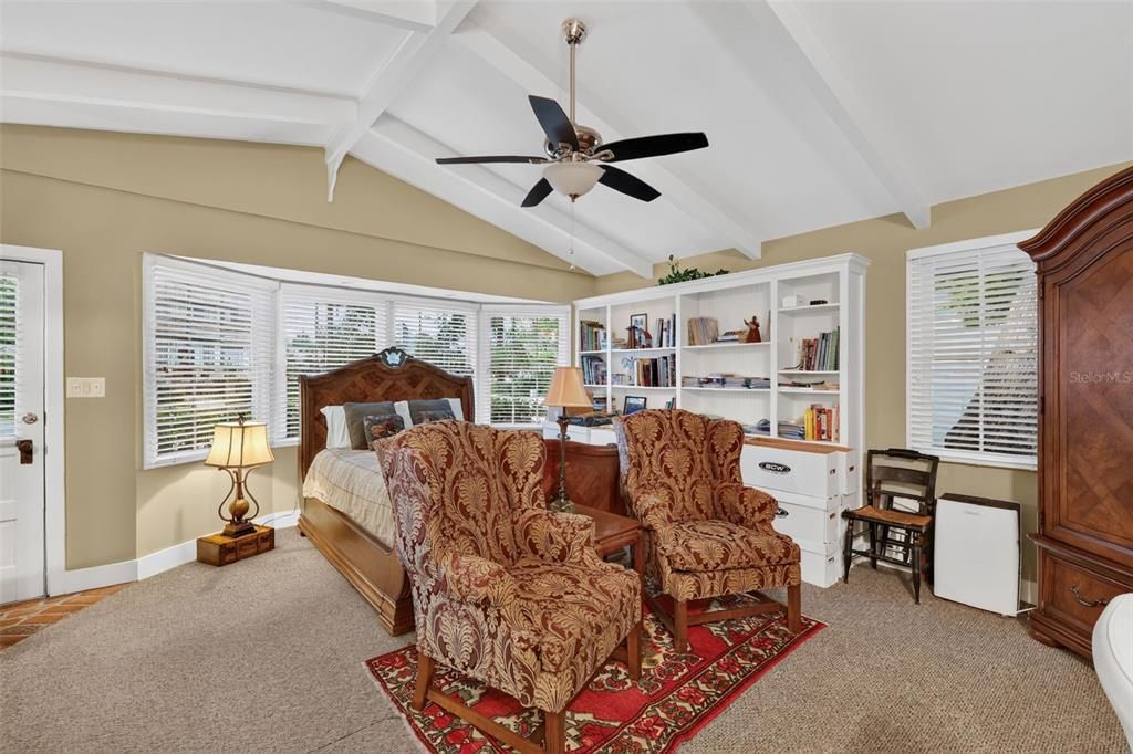 For Sale: $999,500 (4 beds, 3 baths, 2564 Square Feet)