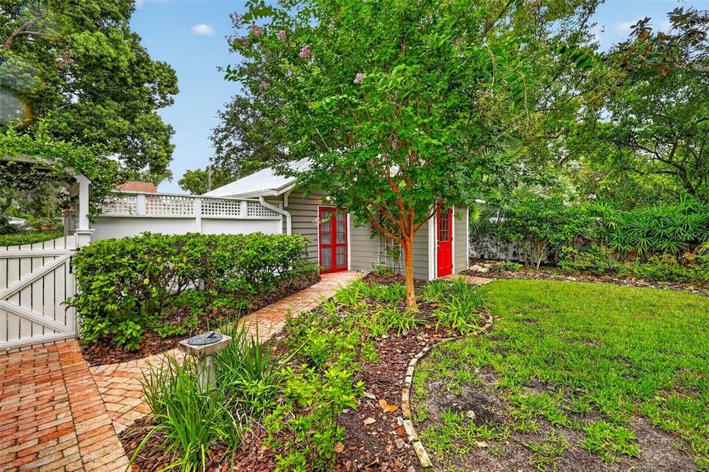 For Sale: $999,500 (4 beds, 3 baths, 2564 Square Feet)
