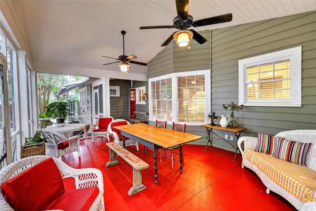For Sale: $999,500 (4 beds, 3 baths, 2564 Square Feet)