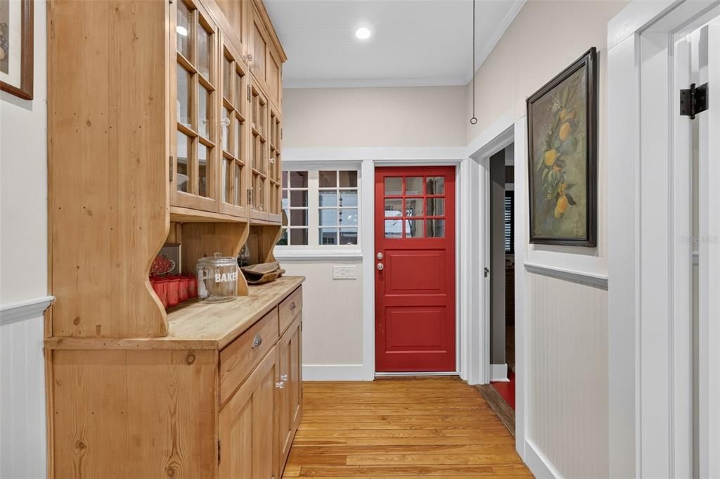 For Sale: $999,500 (4 beds, 3 baths, 2564 Square Feet)