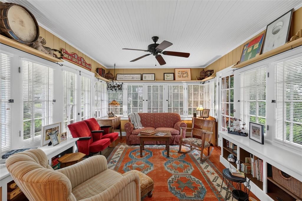 For Sale: $999,500 (4 beds, 3 baths, 2564 Square Feet)