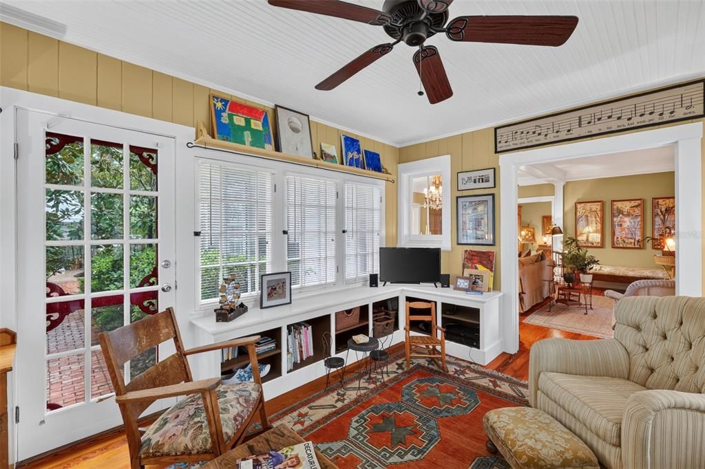 For Sale: $999,500 (4 beds, 3 baths, 2564 Square Feet)