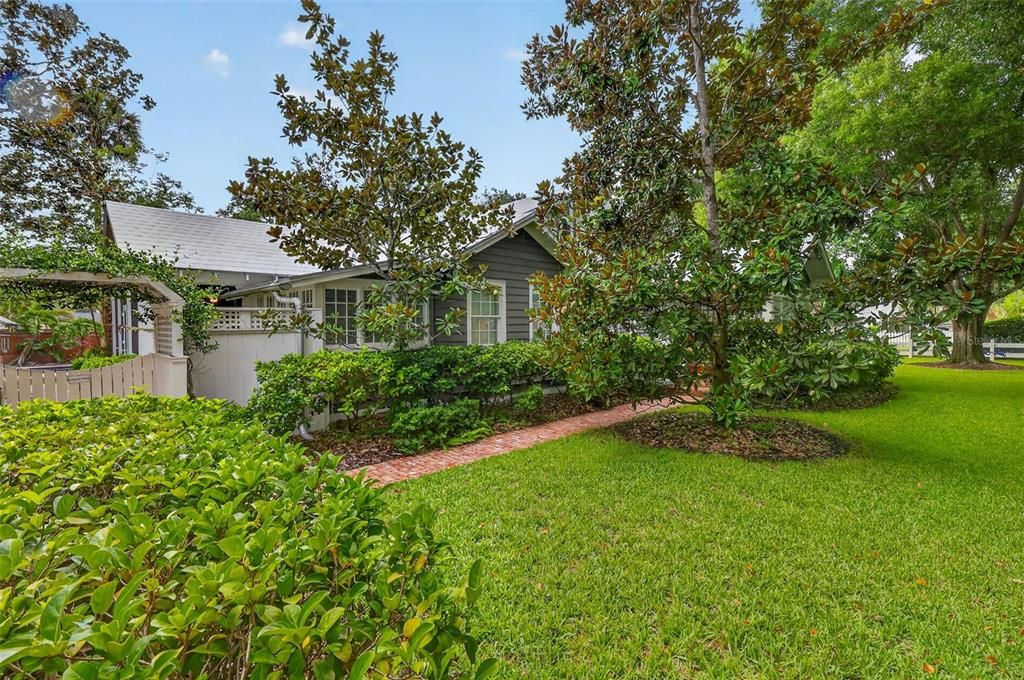 For Sale: $999,500 (4 beds, 3 baths, 2564 Square Feet)