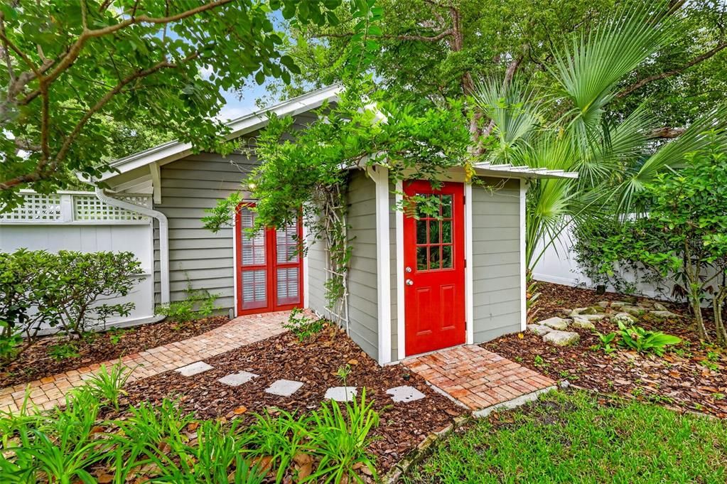 For Sale: $999,500 (4 beds, 3 baths, 2564 Square Feet)