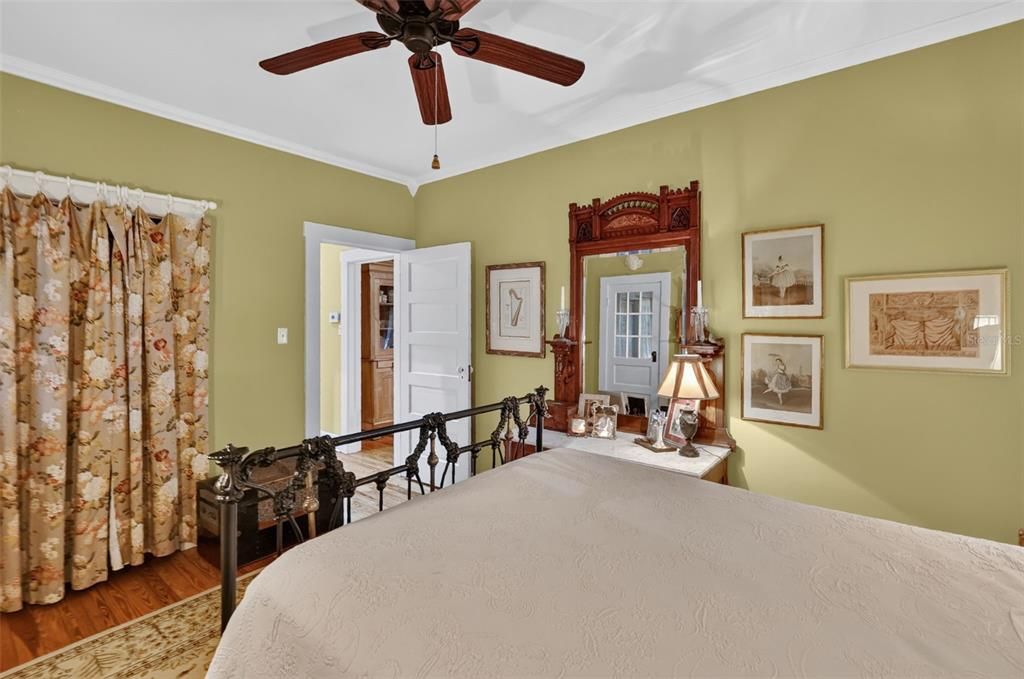 For Sale: $999,500 (4 beds, 3 baths, 2564 Square Feet)