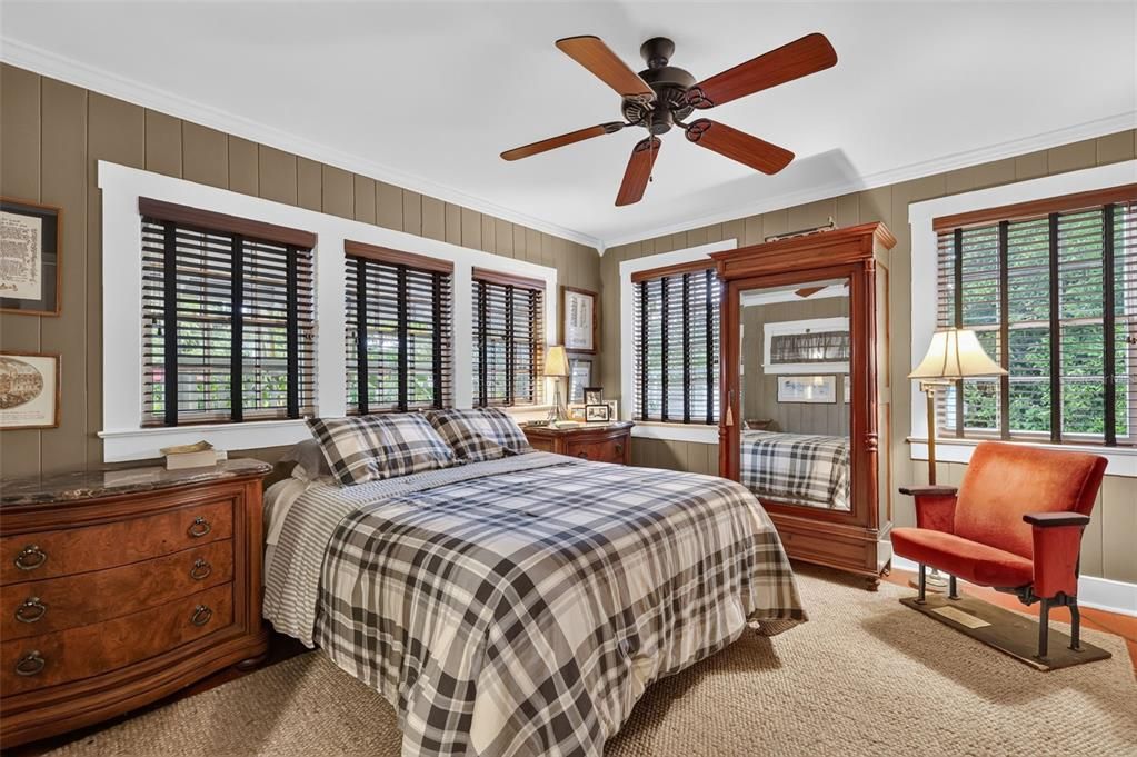 For Sale: $999,500 (4 beds, 3 baths, 2564 Square Feet)