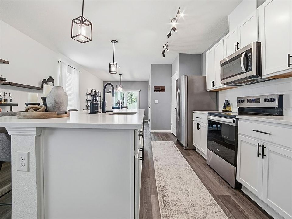 For Sale: $389,900 (4 beds, 2 baths, 1720 Square Feet)