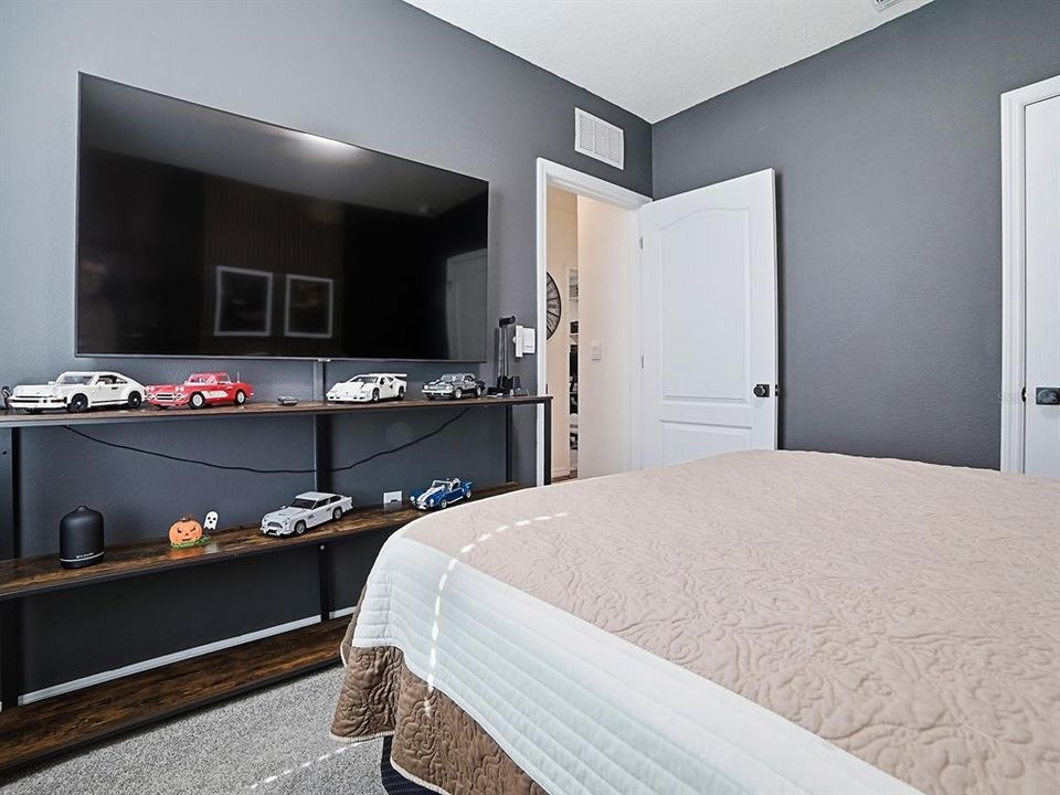 For Sale: $389,900 (4 beds, 2 baths, 1720 Square Feet)