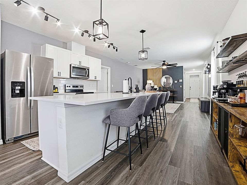 For Sale: $389,900 (4 beds, 2 baths, 1720 Square Feet)