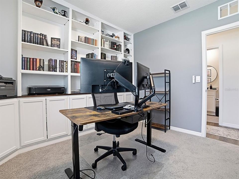 For Sale: $389,900 (4 beds, 2 baths, 1720 Square Feet)