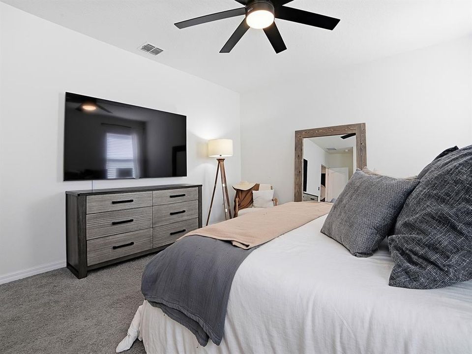 For Sale: $389,900 (4 beds, 2 baths, 1720 Square Feet)