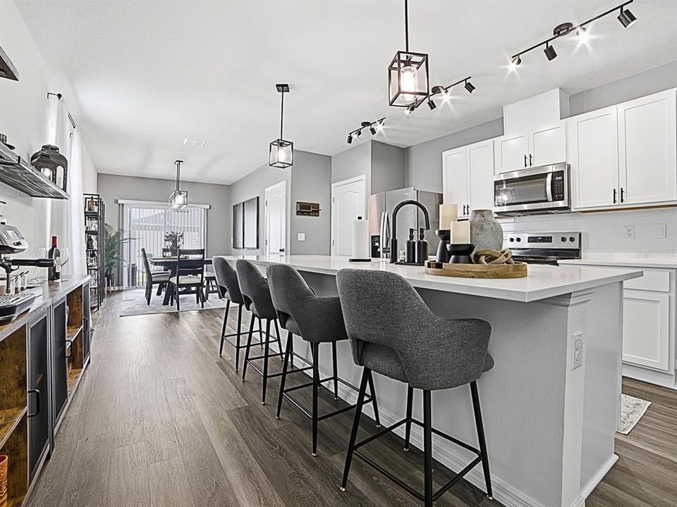 For Sale: $389,900 (4 beds, 2 baths, 1720 Square Feet)