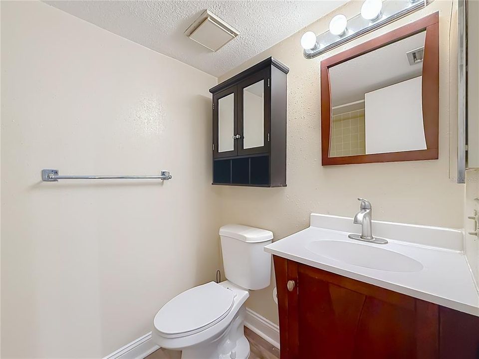 For Sale: $135,000 (2 beds, 2 baths, 1068 Square Feet)