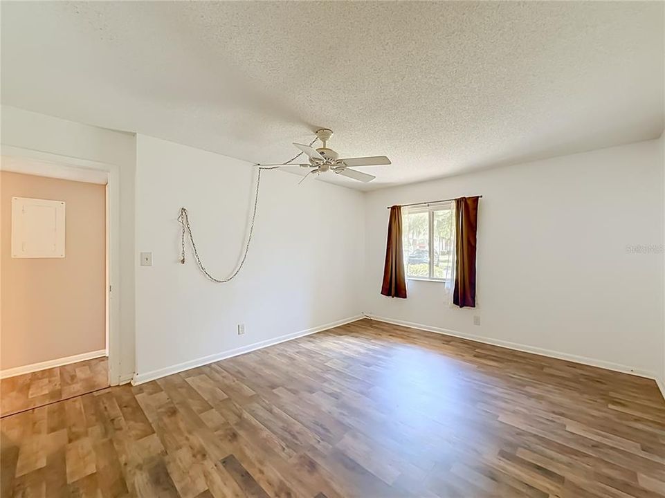 For Sale: $135,000 (2 beds, 2 baths, 1068 Square Feet)