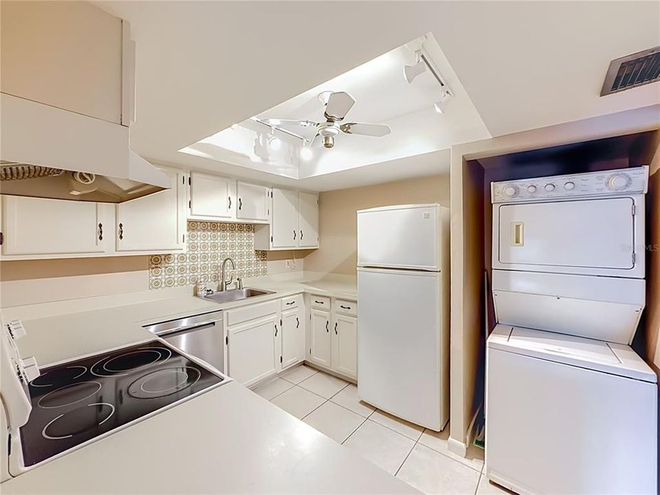 For Sale: $135,000 (2 beds, 2 baths, 1068 Square Feet)