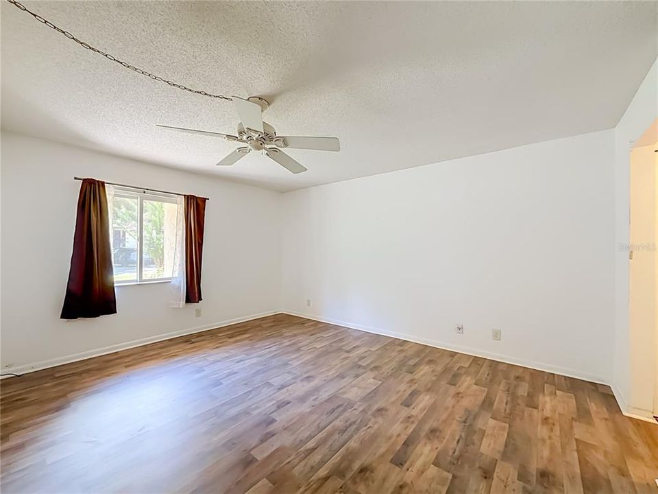For Sale: $135,000 (2 beds, 2 baths, 1068 Square Feet)
