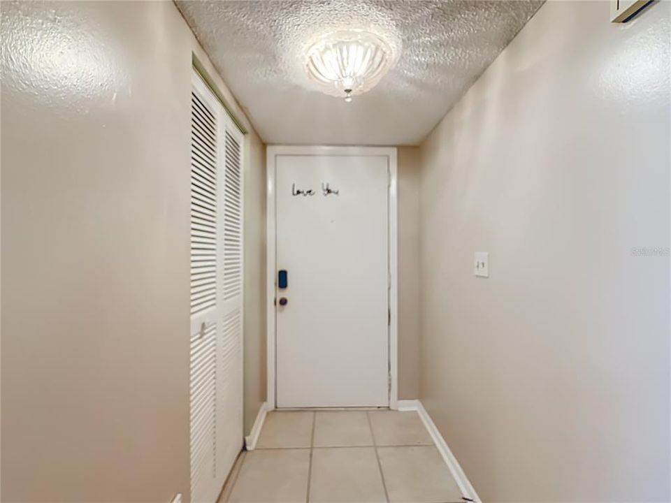 For Sale: $135,000 (2 beds, 2 baths, 1068 Square Feet)