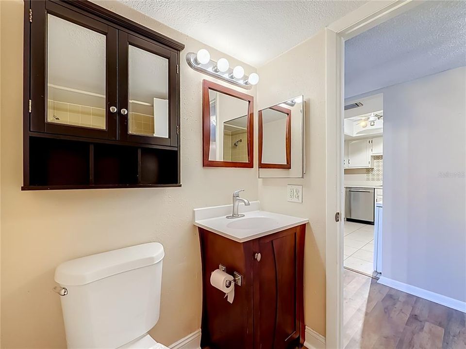For Sale: $135,000 (2 beds, 2 baths, 1068 Square Feet)
