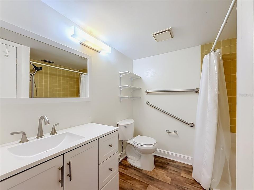 For Sale: $135,000 (2 beds, 2 baths, 1068 Square Feet)