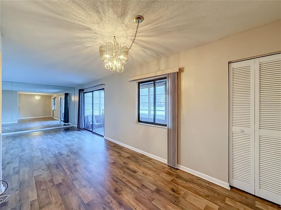 For Sale: $135,000 (2 beds, 2 baths, 1068 Square Feet)