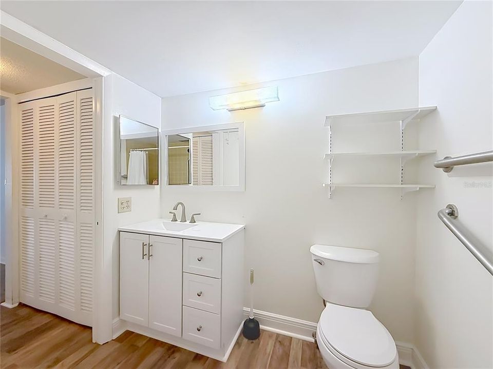 For Sale: $135,000 (2 beds, 2 baths, 1068 Square Feet)