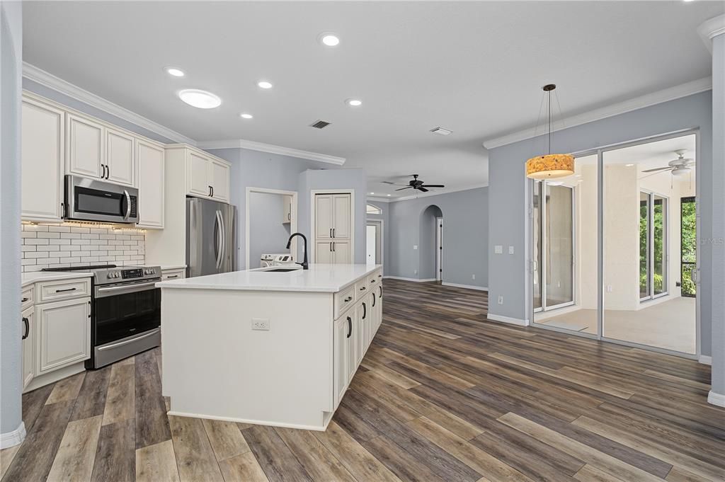 На продажу: $395,000 (3 спален, 2 ванн, 1762 Квадратных фут)