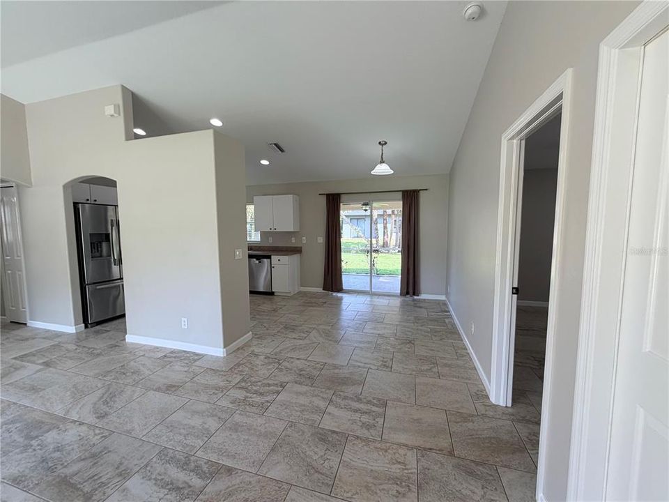В аренду: $1,850 (3 спален, 2 ванн, 1184 Квадратных фут)
