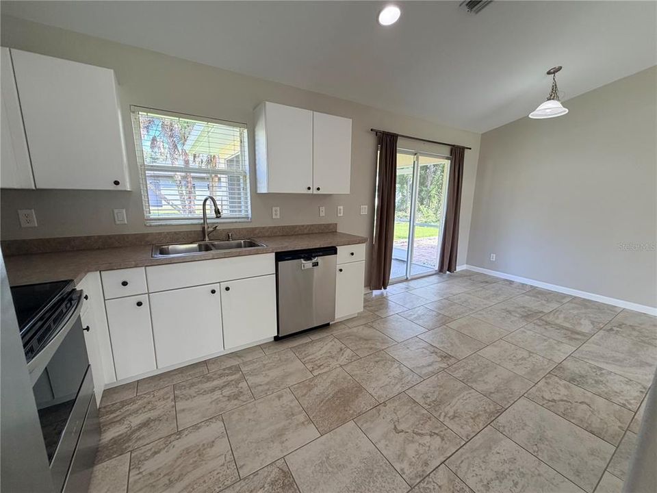 В аренду: $1,850 (3 спален, 2 ванн, 1184 Квадратных фут)