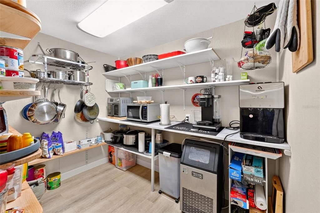 На продажу: $249,900 (3 спален, 2 ванн, 1348 Квадратных фут)